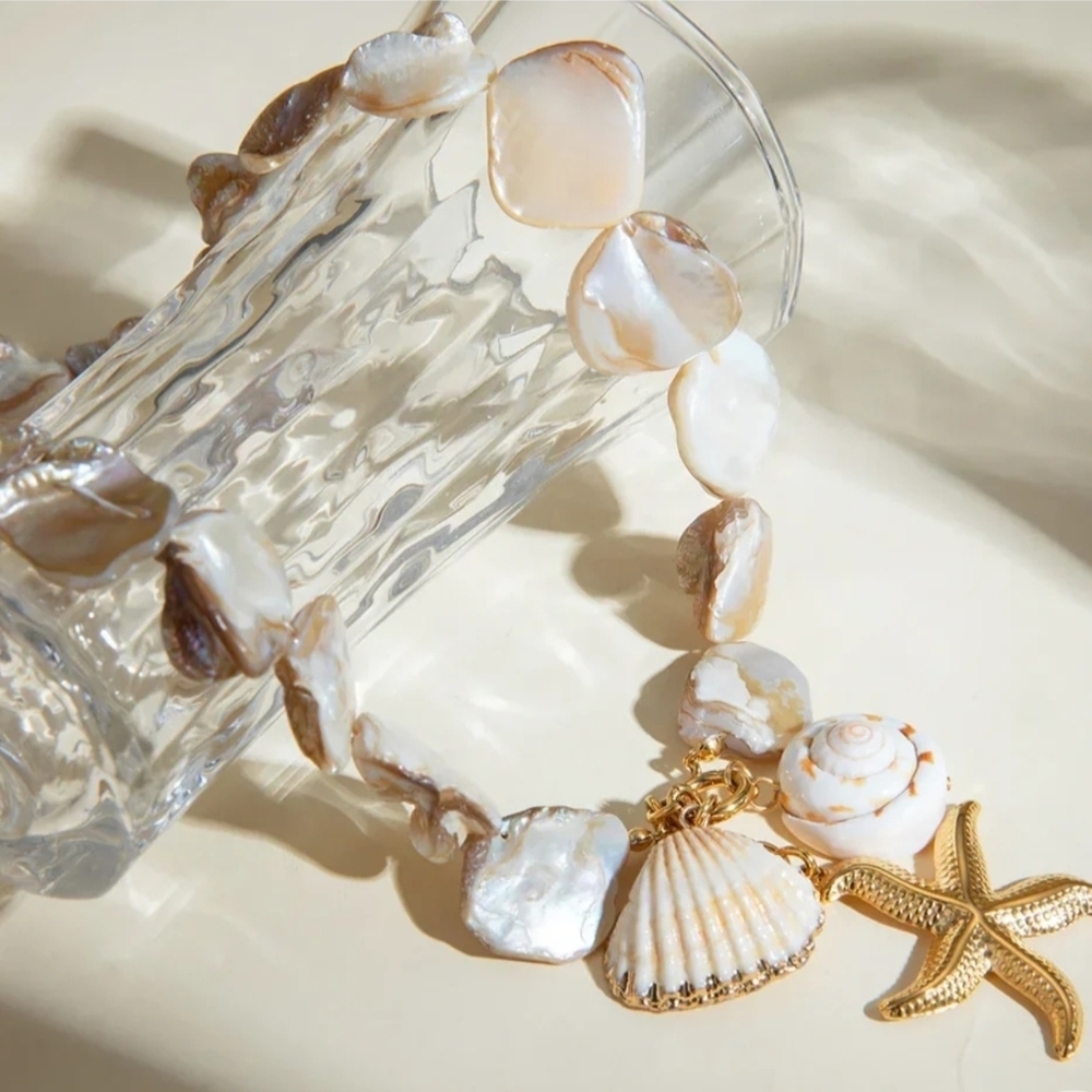 Seashell Gold Star Necklace - Picture 4 of 6